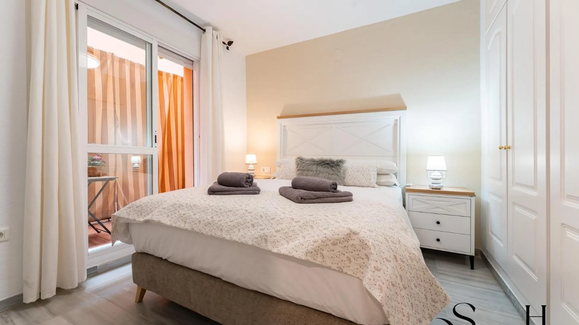 50 Meters From The Beach, 1 Bedroom With Parking توريمولينوس شقة