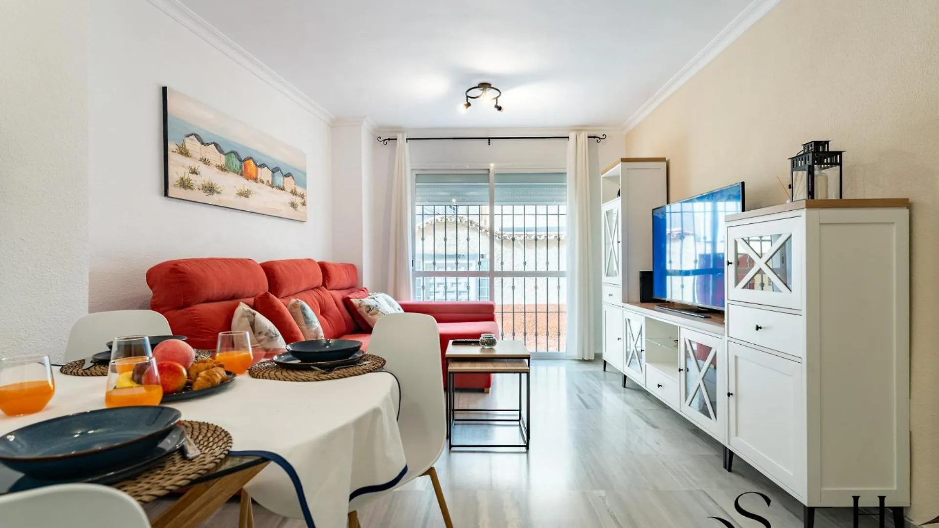 50 Meters From The Beach, 1 Bedroom With Parking توريمولينوس شقة